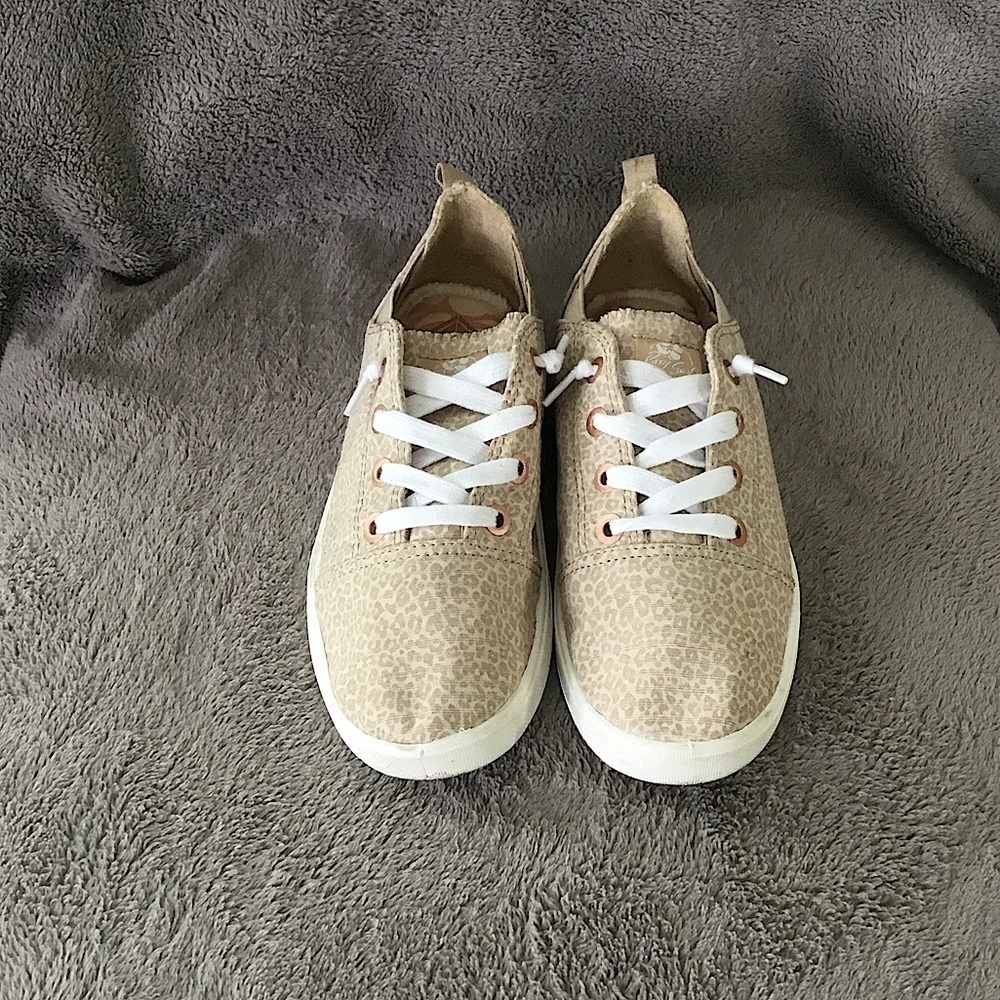 Girls Roxy Cheetah Print Slip On Sneakers